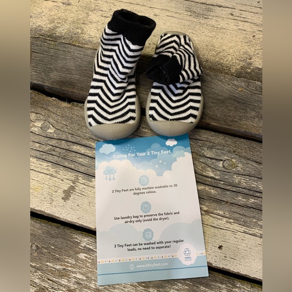 2 Tiny Feet | Zebra Print Non-Slip Baby Shoe Socks - Picture 5 of 5